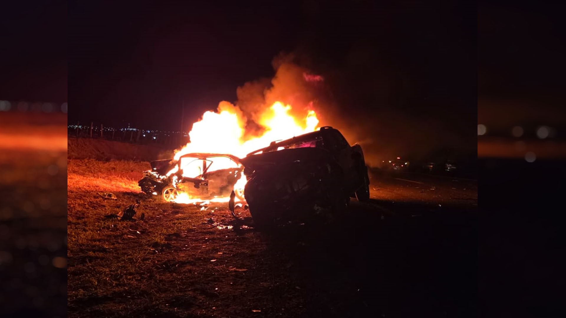 Homem morre em carro que pegou fogo após colisão frontal em Ibirá