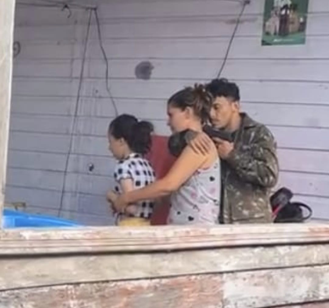 VÍDEO: criança refém de homem que matou policial é libertada após 15 horas de negociações